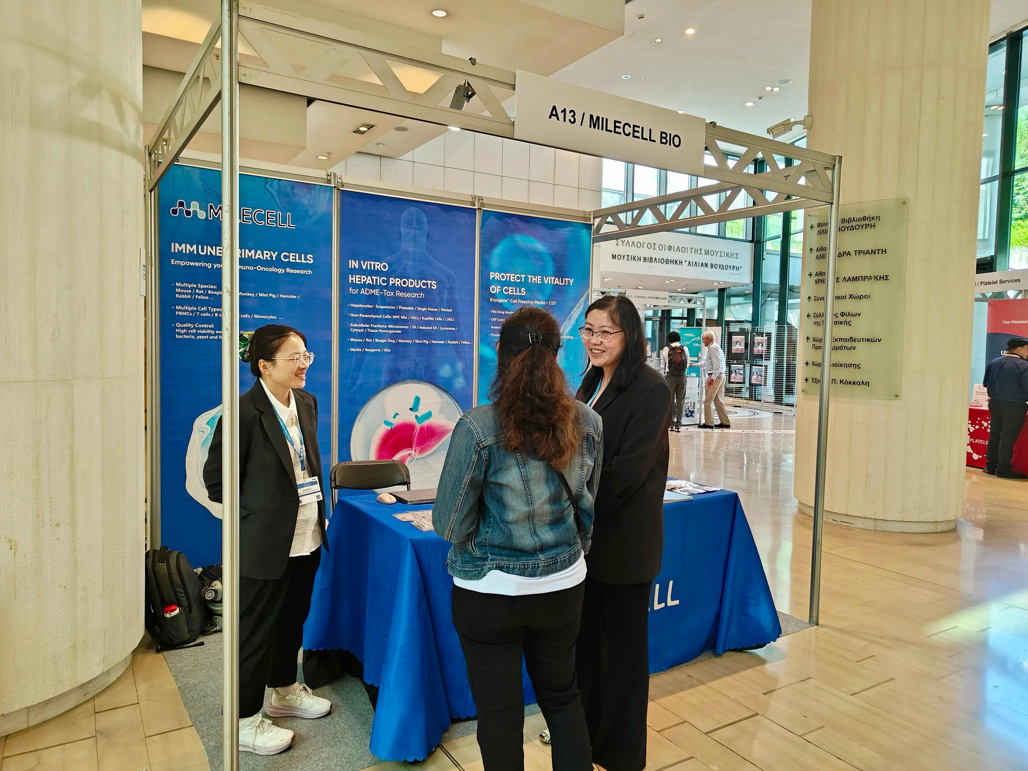 Exchanges with experts and scholars at Milecell's booth-2.jpg