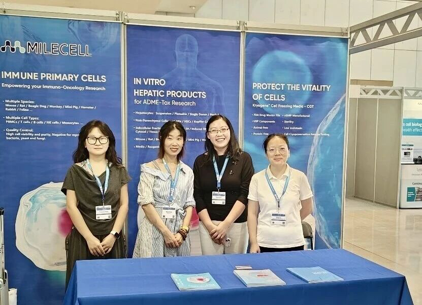 Exchanges with experts and scholars at Milecell's booth.png