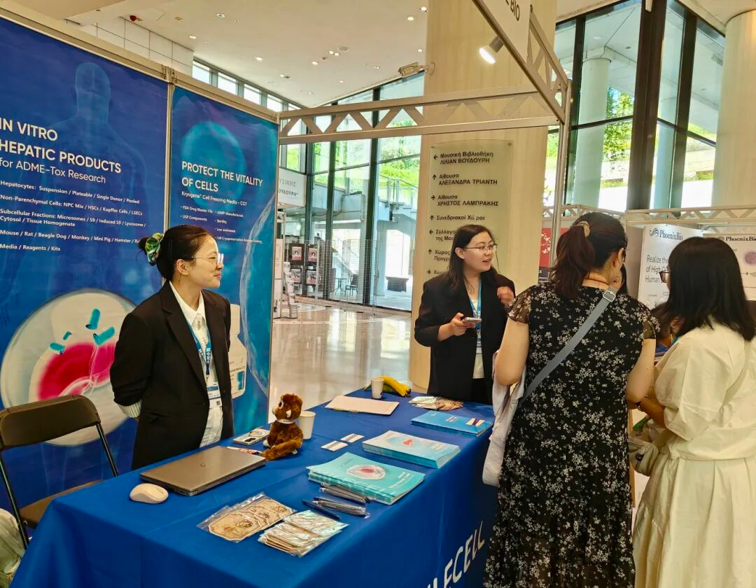 Exchanges with experts and scholars at Milecell's booth-1.png